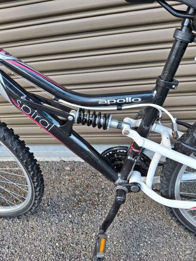 Bicycles ( Lady's Apollo )