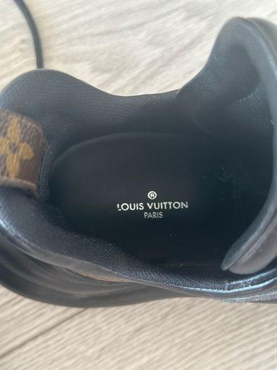 Louis Vuitton sneakers size 39