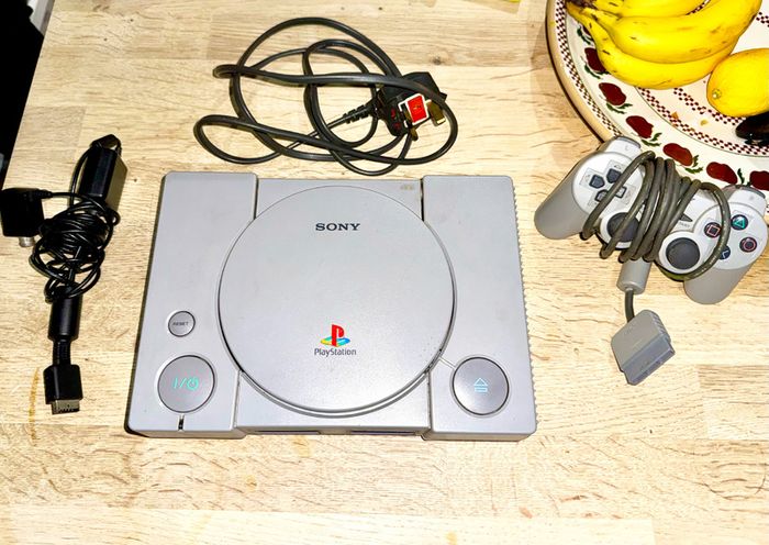 Sony PlayStation 1 SCPH-7502 with Dual Shock Analog Controller