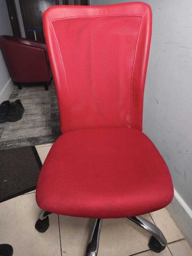 Red Ergonomic Mesh Office Chair  Stylish & Comfortable (Good Condition)