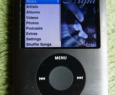 Apple A1236 iPod Nano 3rd Generation 8GB Black Music Player