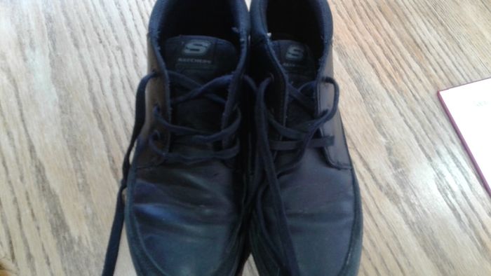 adult teenage mens size 6 skechers  school wear