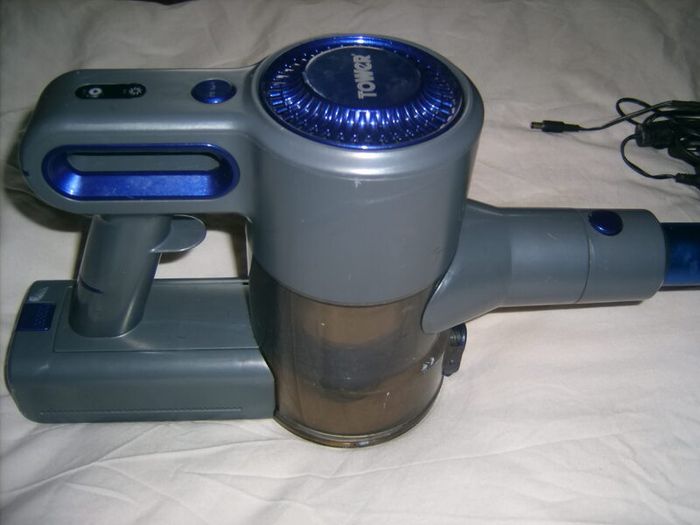 hand hoover