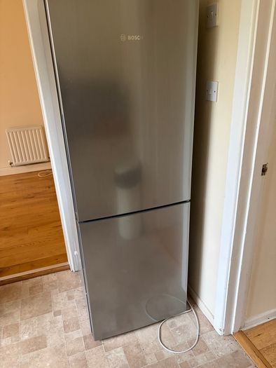 Bosch Series 4 Free standing fridge