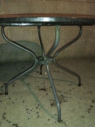 Mesh round garden table
