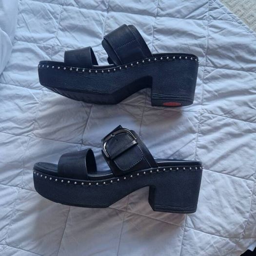 Fitflop size 7 black leather sandals with buckle