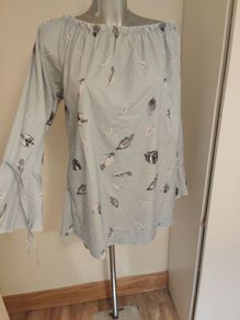 Blue/grey feather print off shoulders long sleeve blouse size UK18/20 EU46/48 Postage included
