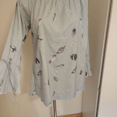 Blue/grey feather print off shoulders long sleeve blouse size UK18/20 EU46/48 Postage included