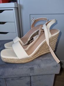 Cream wedges