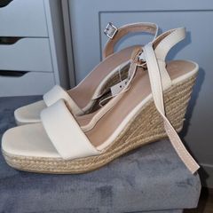 Cream wedges