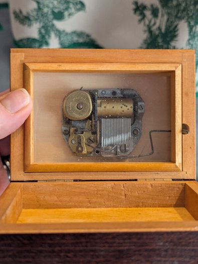 Reuge swiss music box