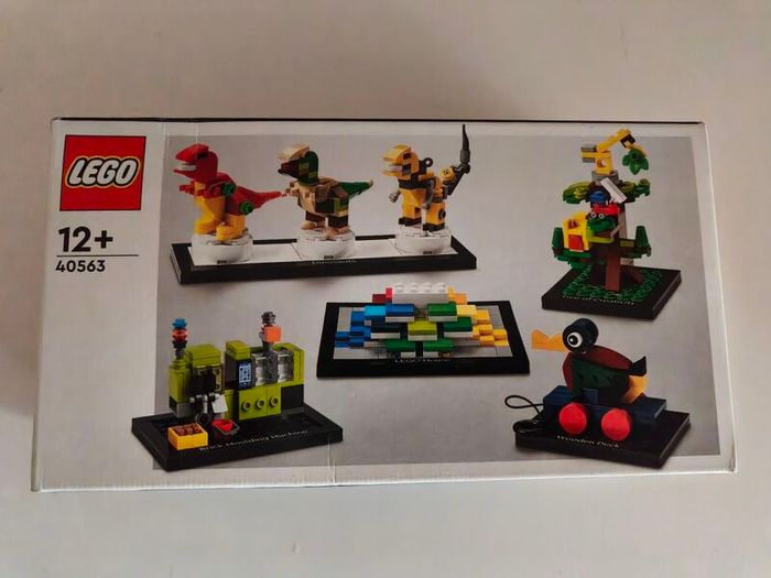 Lego Set No. 40563 - Lego Tribute to Lego House