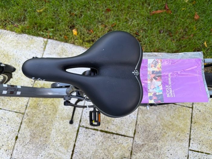Liv Flourish 1 Ladies Hybrid Bike unused Size Small