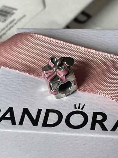 Pandora charm Present gift box with heart and pink ribbon Charm New