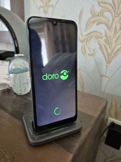 Doro 8100 smartphone