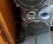 Hi Fi JVC Stereo and speakers 3 Cd player
