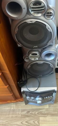 Hi Fi JVC Stereo and speakers 3 Cd player