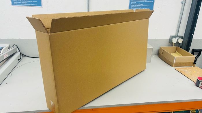 Box for monitor or pictures frames