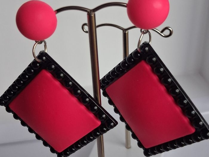 Neon Fuchsia Pink & Black Retro Vibe Earrings