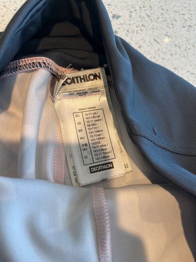 DECATHLON Girls 3/4 length Sports Leggings  - AGE: 10-11 - AS NEW