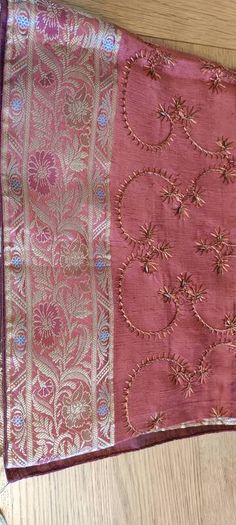 Decorating Table Runner Ikras