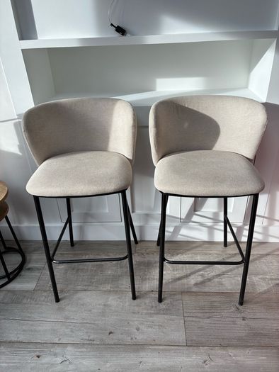 2 Breakfast Bar Stools by KAVEHOME