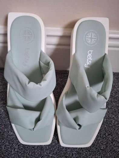 Brand new Betsy sliders
