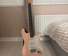 Squire Stratocaster Shell Pink Electric Guitar