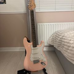 Squire Stratocaster Shell Pink Electric Guitar