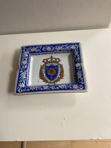 Chateau De Versallies crest vintage  ash tray