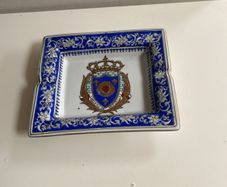Chateau De Versallies crest vintage  ash tray
