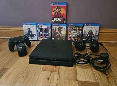 Playsation 4 + Remote,Headphones and 6 Games