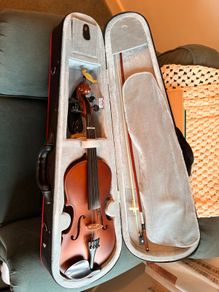 Full Size Violin with case, shoulder rest and tuner
