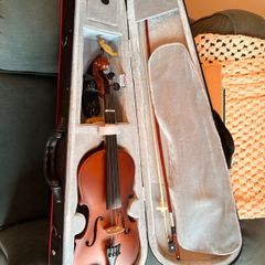 Full Size Violin with case, shoulder rest and tuner