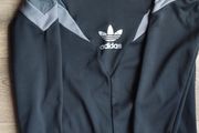 Adidas jumper size M