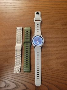 Samsung Galaxy Watch6 Classic (43mm Silver) + Extra Bands