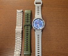 Samsung Galaxy Watch6 Classic (43mm Silver) + Extra Bands