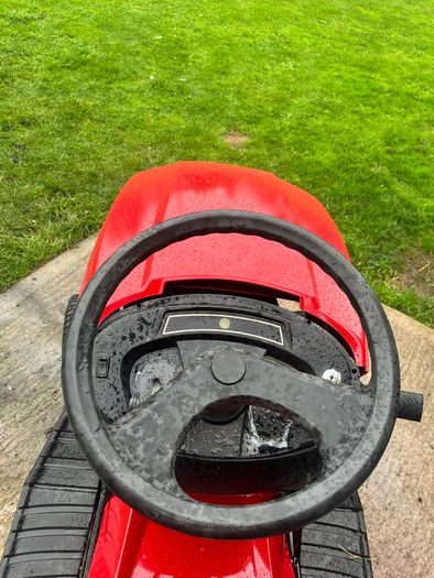 Ride on lawnmower