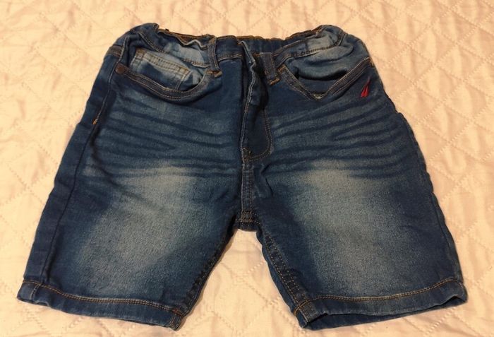 Nautica - Boy's 3-piece set. Age 6-7