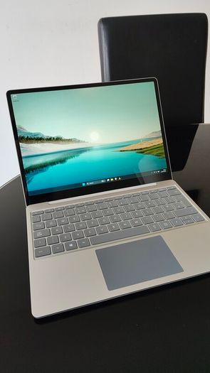 Microsoft Surface Laptop