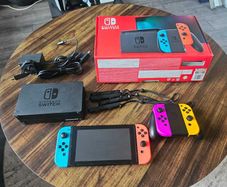 Nintendo Switch Bundle - Boxed - Extra Joy-Cons - Excellent Condition