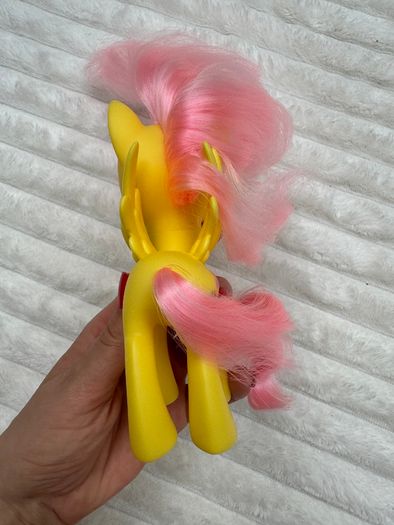 Hasbro My Little Pony Fluttershy Yellow Pink Butterfly Brushable G4 MLP 2016 Used Please see photos