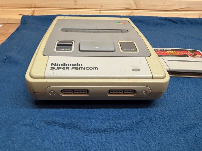 Nintendo Super Famicom Japanese SNES version with game