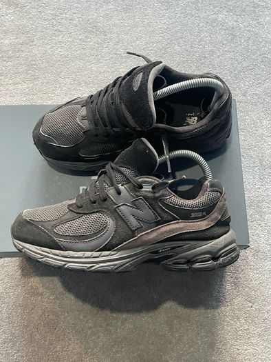 New balance 2002r