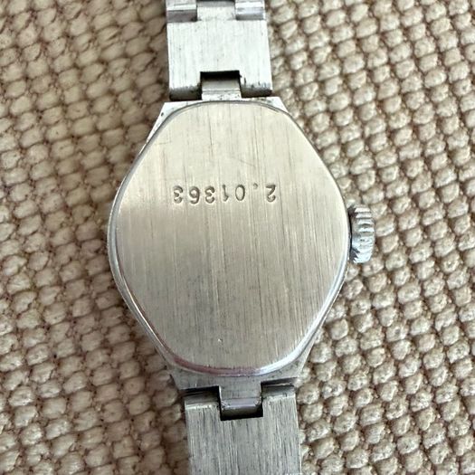 Indur watch mechanical working perfectly