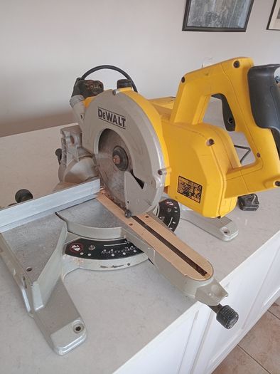 Dewalt mitre saw