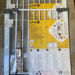 Brand new  x2 Safety 1st Quick Close+ pressure-fit safety gate,