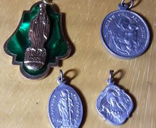 group of  four vintage religious medals (g), tub 3