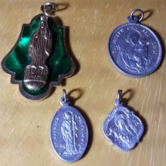group of  four vintage religious medals (g), tub 3