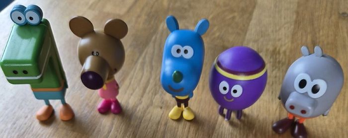 Hey Duggee figures